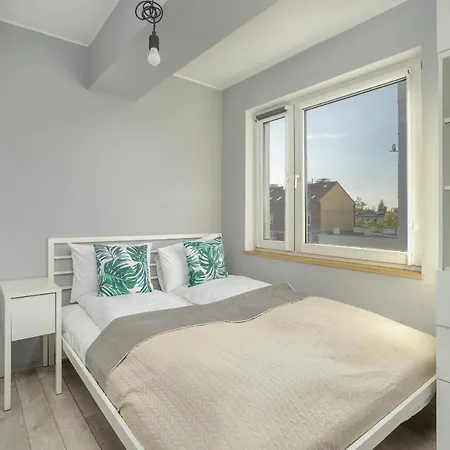 Stylish Near Hala Arena By Renters ポズナン