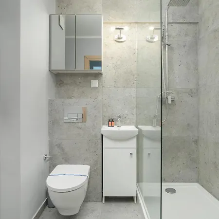 Hotel Stylish Near Hala Arena By Renters