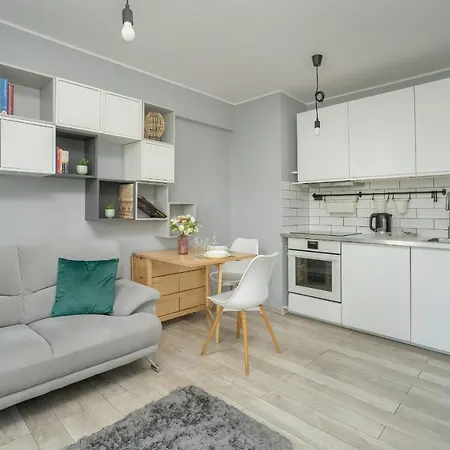 Stylish Near Hala Arena By Renters Hotel