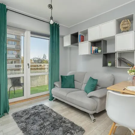 Hotel Stylish Near Hala Arena By Renters