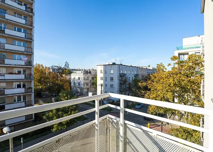 Stylish Near Hala Arena By Renters Hotel